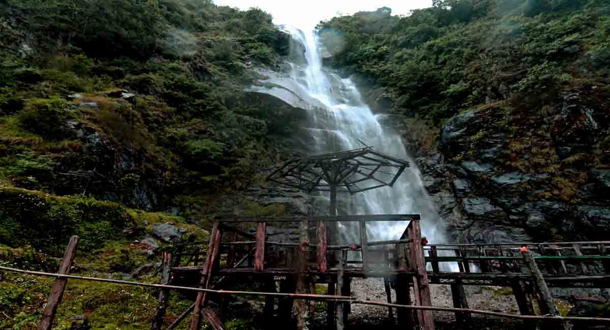 Bhim Nala Waterfalls on the way to Lachung