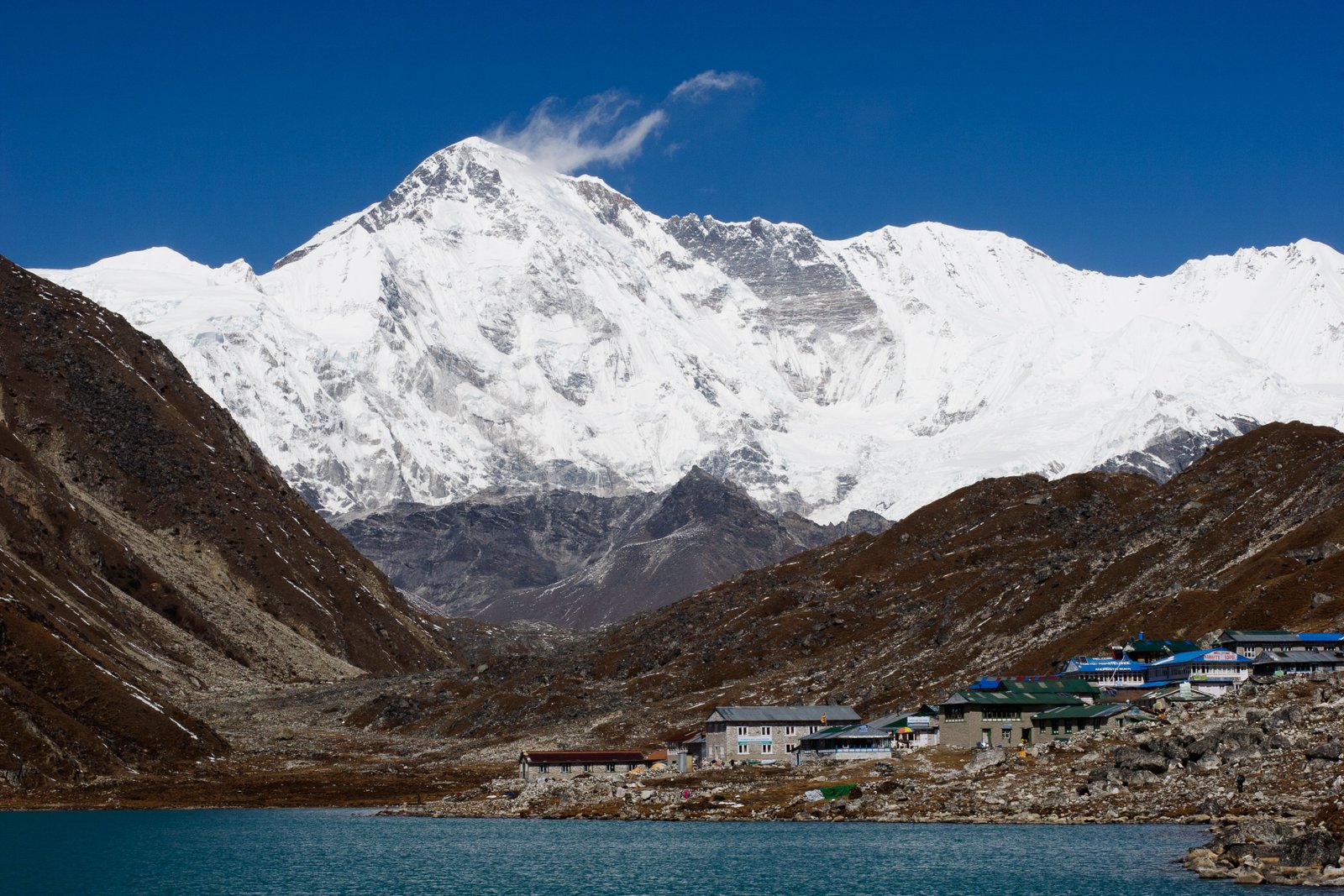 Gokyo Ri viewpoint overlooking Everest and Cho Oyu