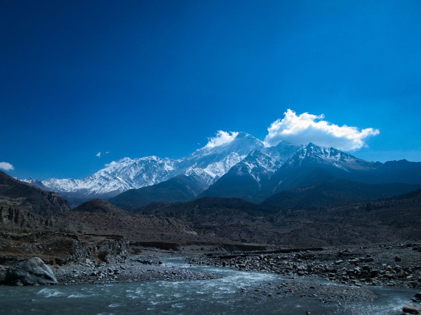 Kali Gandaki river gorge and mountain trails in Jomsom