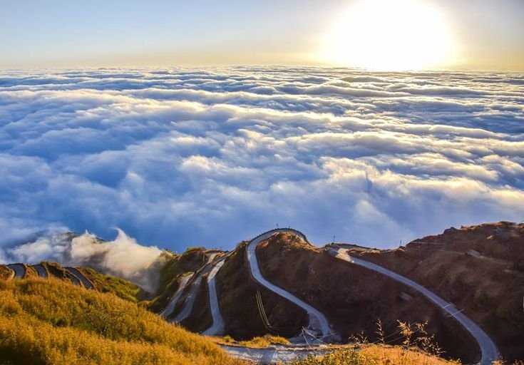 The breathtaking view of Kanchenjunga from Thambi viewpoint on the Silk Route